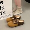 Chinelos Novos Fechados Versáteis 2024 Estilo Coreano Retrô Cor Blocada Japonesa com Solado Macio para Mulheres, Meio-Chinelos Fofos e Peculiares Estilo Birkenstock para Uso Externo