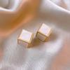 Pendientes cuadrados tridimensionales retro blanco y negro de aguja plateada, nuevos pendientes geométricos creativos, diseño de moda, pendientes de alta gama para mujer