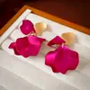 Pendientes de Borla con Pétalos Irregulares de Aguja Plateada, Pendientes Elegantes Exagerados, Lujo Accesible y Fabricantes Mayoristas de Pendientes de Gama Alta