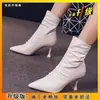 Botas Curtas 2026 Outono e Inverno Novo Estilo Botas Botas Martin com Bico Fino, Salto Alto Slim e Confortável, Botas Femininas de Cano Médio, Sapatos Femininos