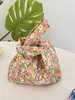 51262 Bolsa de Pulso de Veludo Cotelê com Flores Outono e Inverno Bolsa de Almoço Bolsa para Lanches de Trabalho Bolsa de Mão para Mulheres Bolsa para Celular de Passeio