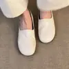 Zapatos de cuero de otoño simples, cómodos y suaves con elevador interno para mujer, mocasines slip-on de punta redonda 2026