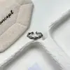 Anillo fino de diseño de pétalo retorcido con textura retro nuevo, una pieza única y elegante, anillo ajustable para mujer