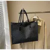 Bolso Pequeño Texturizado de Diseño Nicho para Mujer 2025 Nueva Moda Bolso de Hombro Versátil Crossbody Simple Bolso Cuadrado Pequeño
