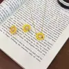 Collar Colgante Flor de Miel Amarillo Dopamina para Mujer, Cadena para Clavícula de Lujo de Gama Alta Cadena de Cuello Modelo Nuevo 2026