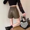 Shorts de cuero PU color café para mujer, nuevo estilo primavera y otoño, para personas petite, de cintura alta, corte A, ajuste ceñido, adelgazan visualmente, se pueden usar como prenda exterior, pantalones de pierna ancha bootcut