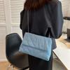 Nova bolsa feminina de outono 2023 popular Bolsa tote de jeans fio de costura bolsa de ombro bolsa mensageira feminina de alto padrão