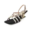 Sandalias Romanas Únicas de Forma Irregular con Tira Fina para Mujer, Nuevo Estilo Bajo en Dorado y Plateado, Punta Cuadrada, Punta Abierta, Tacón Medio, Adecuadas para Combinar con Vestidos