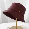 Sombrero de pescador de diseñador de nicho para mujer, sombrero tipo cubo de cuero PU para otoño e invierno, versátil y favorecedor, hace que la cara se vea más pequeña, moderno