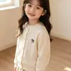 Cárdigan de punto para niña otoño e invierno 2026 nuevo estilo coreano chaqueta suéter bordada con lazo venta transfronteriza dropshipping