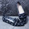 Sapatos Femininos Novos de Grande Tamanho Leves Bico Fino Outono/Primavera 2025 Sapatos Femininos Antiderrapantes com Laço Preto Cinza
