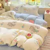 Juego de Cuatro Piezas de Terciopelo de Leche Grado Maternal e Infantil Invierno Cubrecama de Terciopelo Coral Espeso Invierno Sábana Bajera con Forro Polar Funda Nórdica Juego de Tres Piezas