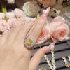 Camellia Court French bright egg yolk zirconium suit banhado a diamante completo 18K avançado jantar rico anel prata agulha brincos