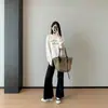 Terciopelo de arroz estilo coreano, bordado de terciopelo con cuentas, diseño de letras, efecto adelgazante, sudadera de hombros caídos para mujer, nueva colección otoño/invierno 2026, C0917W
