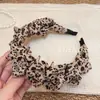 Diadema nueva de otoño de caña alta con estampado de leopardo dentado para mujer, diseñada para llevar sobre la cabeza, para lavarse la cara y como accesorio para el cabello.