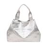 Bolso de mano informal de moda con estampado de cocodrilo, gran capacidad, para verano 2025, ideal para relajarse y disfrutar del tiempo libre.