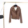 Outono 2024 Nova Jaqueta de Couro Curta Feminina Slim Fit com Gola Padrão Jaqueta Casaco de Couro PU Biker