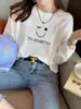Camiseta Blanca de Manga Larga Versátil Estilo Perezoso Holgada para Mujer, Otoño de Gama Alta Nicho Versátil Adelgazante Camisa Base