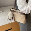 Nuevo bolso de moda para mujer 2026, exquisito estilo otoñal, terciopelo simple, bolso de mano para el día a día, gamuza, estampado de leopardo de nicho, bolso de hombro, bolso de axila