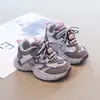 Zapatos para niños estilo comercio exterior, suela ligera, superficie de piel, 2025, estilo coreano, zapatos para bebé, zapatillas deportivas para niños, otoño, zapatillas para correr para preescolar