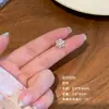 Brincos de Aço Titânio 316L com um Design Único de Floco de Neve Brilhante, Tarraxas de Rosca Externa para Cartilagem, Piercings para Mulheres