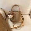 Elegante Bolsa Cesta de Verduras para Mujer 2026 Otoño Nueva Moda de Gama Alta Bolso de Hombro Cruzado con Temperamento Bolso de Mano Tipo Cubo