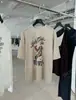 DestaqueVocê Correu 26 Outono Inicial Novo Estilo Linho Algodão Lavagem Enzimática Estampa Menina Ocidental Solta Manga Curta Camiseta
