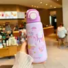 Botella de agua térmica para niños, nuevo diseño para niños y niñas, con tapa de doble apertura para beber fácilmente, vaso de pajita portátil de dibujos animados, perfecto para que los estudiantes lo usen en la escuela