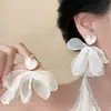 Brincos de borla com flores coloridas super etéreos, brincos stud e argolas doces de nicho de alta qualidade, brincos exagerados estilo férias