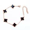 Pulseira Colorida de Madrepérola de Trevo de Quatro Folhas de Luxo Leve para Mulheres, Venda Quente Transfronteiriça, Joias de Aço Titânio Ouro 18K de Alto Padrão de Nicho no Atacado