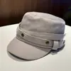 Boina estilo newsboy com rebites desgastados, boné de beisebol de aba reta, casual para primavera e outono, afina o rosto, chapéu equestre retrô