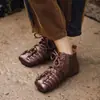 Botas Curtas Retrô para Mulheres 2026 Outono Novo Estilo Bico Quadrado Plano Confortável Fashion Versátil Zíper Lateral Botas Curtas Artesanais para Mulheres