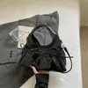 Bolsa Glossy com Laço Transfronteiriça para Mulheres 2026 Nova Tendência Bolsa de Ombro Transversal Versátil para o Dia a Dia Bolsa de Braço