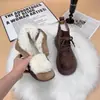Populares botas Martin de suela gruesa para mujer, nuevo estilo invierno 2026, zapatos de algodón del noreste, que aumentan la altura, forrados de felpa, cálidos y hechos de gamuza, perfectos para clima nevado