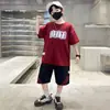 Conjunto de Camisetas de Manga Curta de Verão para Meninos Estilo 2026, Conjunto de Duas Peças, Estilo Esportivo Fresco e Bonito para Meninos, Solto e Confortável
