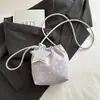Otoño Temprano 2026 Nuevo Estilo Crema Lunares Cordón Relajado Chic Moderno Bolso Cruzado de un Hombro Nicho Artístico
