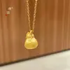 Collar de cadena para clavícula chapado en oro con forma de pera del mismo estilo de Puzo Gold Store para mujer, nicho, de alta gama, moderno, versátil, un regalo para una novia