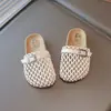 Medias sandalias estilo Birkenstock de punta cerrada para niñas, Nuevos zapatos de pescador huecos tejidos de malla estilo francés de verano, Pantuflas de moda estilo coreano