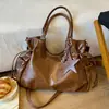 Bolso de hombro moderno para mujer, nueva colección 2026, lujo ligero, diseño de nicho, sensación de alta gama, versátil para el trabajo y el uso diario, bolso tote