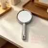 Espejo de Gama Alta con Cabeza Redonda, Plateado Electrochapado, Espejo de Maquillaje Magnificador de Doble Cara, Colgable, Espejo con Mango de Mano, Portátil para Salones de Belleza