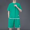 Um conjunto completo de roupas casuais, novo conjunto esportivo de verão, conjunto estiloso masculino de shorts de manga curta em tecido waffle solto