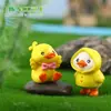 Nuevo Impermeable de PVC Lindo Patito Amarillo Paisaje en Miniatura Jardinería DIY Manualidad de Plástico Adorno de Escritorio para Coche