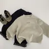Camada base infantil MaiBao com forro de fleece, novidade de inverno 2026 estilo coreano, suéter simples de gola alta parcial cor sólida para meninos, moderno