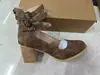 Zapatos de mujer de tacón cuadrado con hebilla poco profunda transfronterizos comercio exterior al por mayor zapatos de mujer europeos y americanos cremallera trasera tacón grueso tacón alto Amazon moda