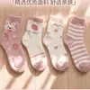 Calcetines de forro polar de coral para mujer que no sueltan pelusa, calcetines cálidos para el suelo del hogar, calcetines de oso fresa, calcetines de media caña para dormir, calcetines de felpa