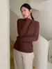 Camiseta feminina Du Xiaozhai de gola semi-alta e manga longa, camisa base versátil básica para outono e inverno, top interno de cor sólida estilo casual