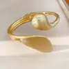 Pulsera abierta de hoja mate y gota de agua, estilo europeo y americano, simple y única, elegante y de alta gama, joyería de nicho de lujo ligero