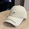 Gorra de Moda Rota de Otoño para Mujer, Gorra de Béisbol Bordada con Letra, Versátil Unisex, Adelgazante de Rostro, Gorra Casual de Pico de Pato para Primavera y Otoño