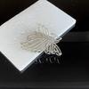 Horquilla de verano con lazo de metal plateado brillante de alta gama con clip pequeño y elegante para mujer