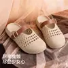 Sapatos Mary Jane Birkenstock perfurados para mulheres 2026 novo modelo chinelos EVA ocos respiráveis anti-odor antiderrapantes para casa adequados para uso externo